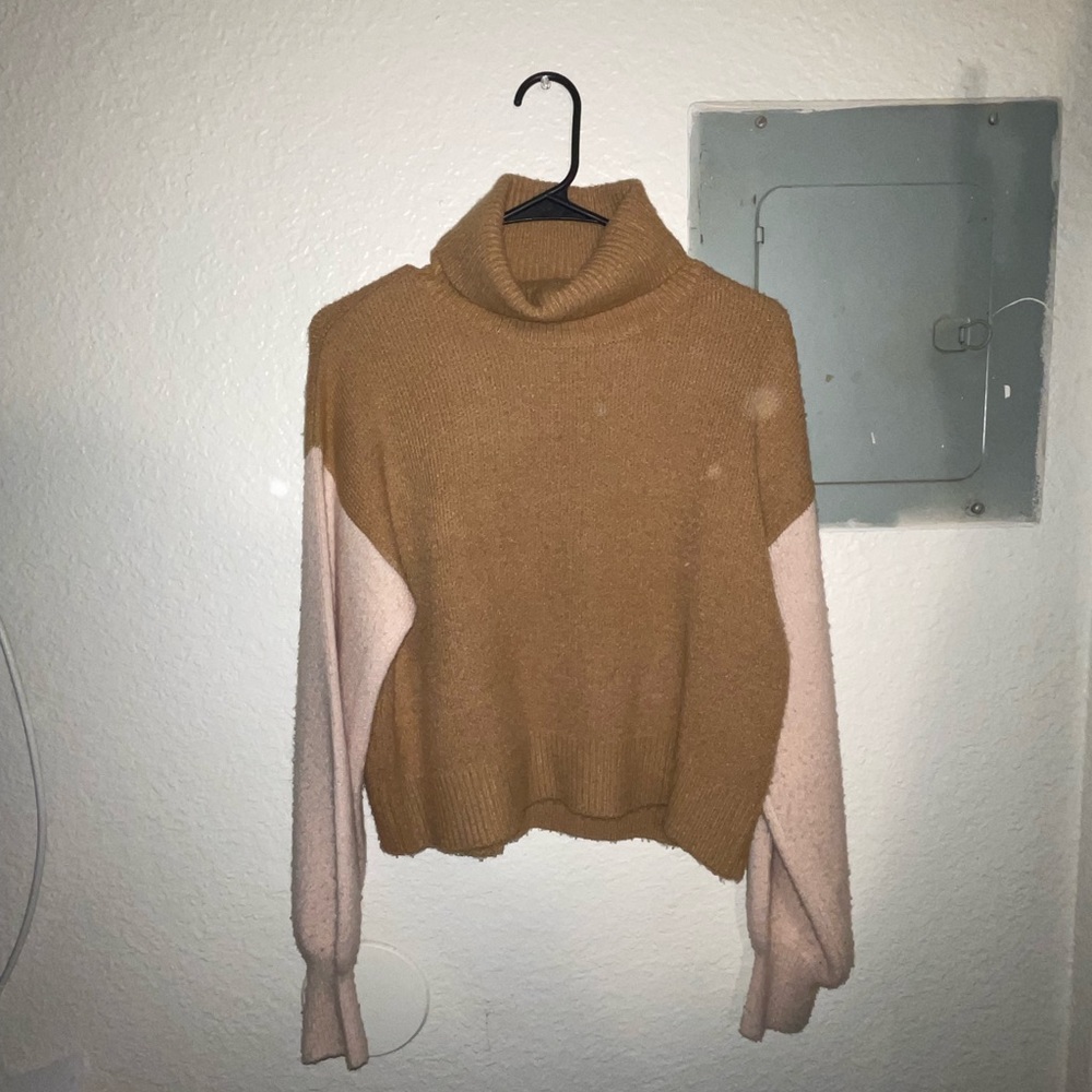 Pretty turtle neck with pink and tan color, great for winter!